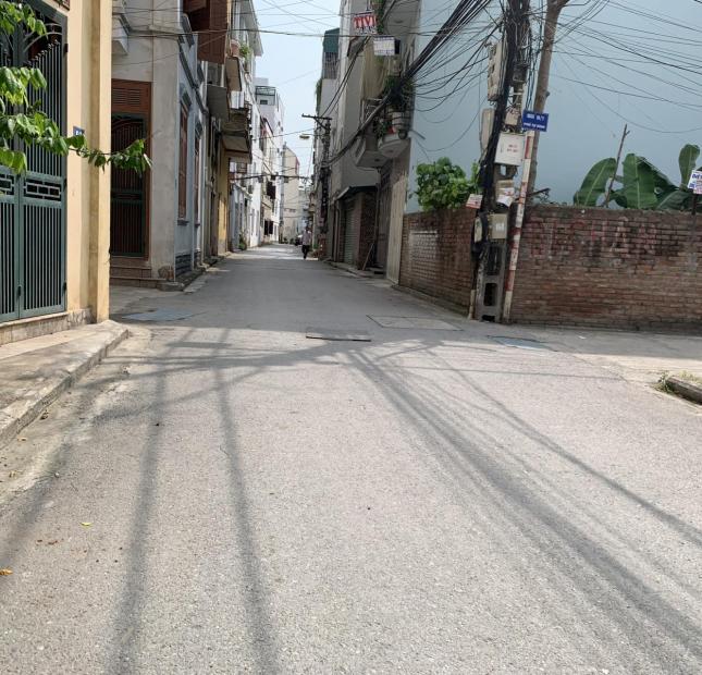Bán đất phân lô khu A38 Tư Đình, Long Biên, đường trải nhựa  ô tô tránh nhau