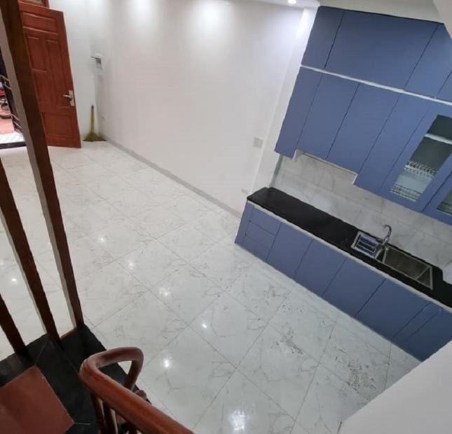 Bán nhà mới đẹp phố Ngọc Thụy LB 35m2 5tầng giá chào 2.8 tỷ