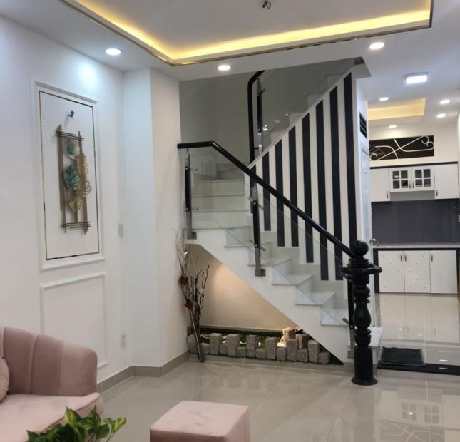 Cần bán gấp nhà HXH Nguyễn Tiểu La, P.8, Q.10, nhà mới xây cực kì đẹp dọn vào ở ngay