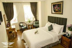 Cho thuê khách sạn 54 phòng, mặt tiền đường Phan Văn Trị cách biển 10m. 
