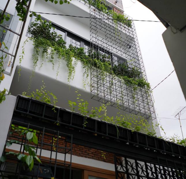 Thanh lý building mặt tiền Phan Đăng Lưu (DT: 8x18m, 7 tầng) phường 1, quận Phú Nhuận