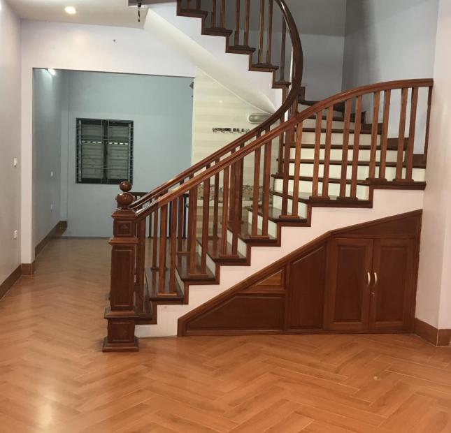 Chính chủ bán nhà mới xây ngõ 322/22  Mỹ Đình 39 m2 5 tầng giá 3.3 tỷ ngõ thông ô tô 1.25T kinh doanh