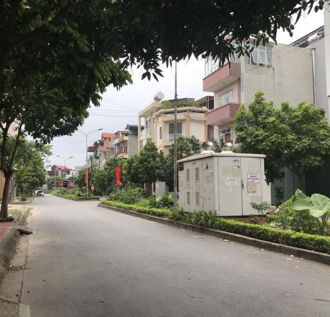 Bán nhà đường Hoàng Quốc Việt, TP HD, 65.8m2, mt 4m, 4 tầng, 4 ngủ, gara ô tô, đường đôi 20m, giá tốt