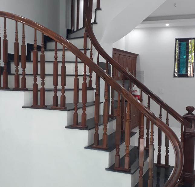 Bản nhà mặt đường  Mỹ Đình 41.5 m2 5 tầng 4 ngủ giá 3.3 tỷ ngõ thông ô tô  kinh doanh