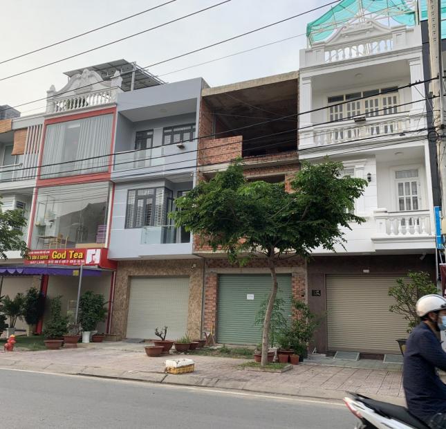 Duy nhất 1 căn nhà thô 1 trệt 2 lầu;  mặt tiền kinh doanh đối diện trường Song Ngữ Lạc Hồng, Bửu Long.