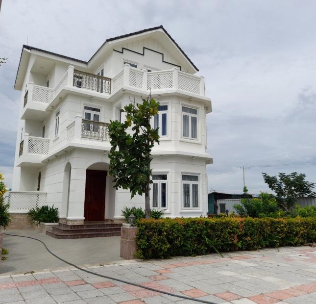 3 suất ngoại giao biệt thự cao cấp MHDI Cam Lâm, Đường Nguyễn Tất Thành, diện tích 300m2  giá 18.5 Triệu/m²