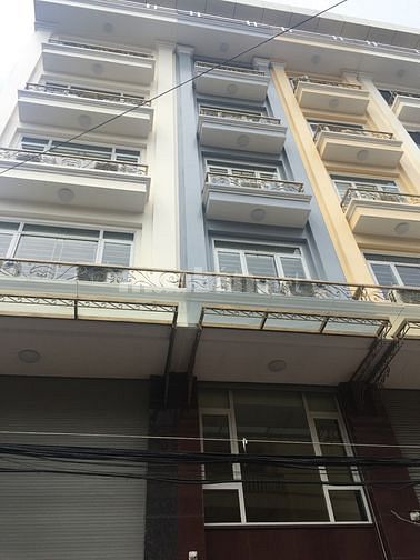 Cho thuê toà nhà mp Hoàng Quốc Việt 295m2 mt 9m  Giá 16000 usd