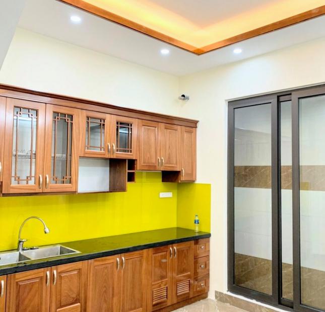 Bán nhà 5 tầng mới cúng Ngõ phố Trần Khát Chân , Hai Bà Trưng , Hà Nội , 40m2 giá 4.35 tỷ