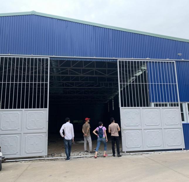 Cho thuê kho Nguyễn Hoàng, Mỹ Đình DT 700m2, MT 20m xe container vào được kho.