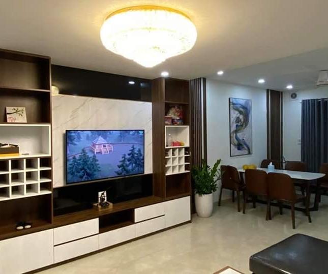 Bán nhà đẹp 5 tầng, gara ô tô ngõ 200 Trần Đại Nghĩa, nội thất hoàn hảo giá 8.5 tỷ. 