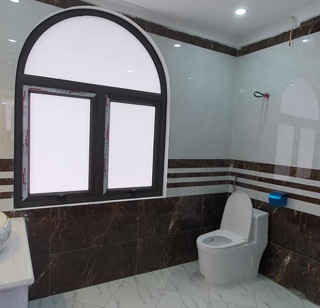 NHÀ CẠNH HỒ - OTO VÀO NHÀ-  KINH DOANH - VĂN PHÒNG
