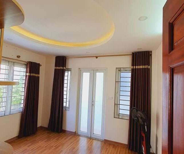 Bán gấp CH tập thể tầng 1 Phố Kim Ngưu giá 2,35 tỷ, 70m2, có sổ