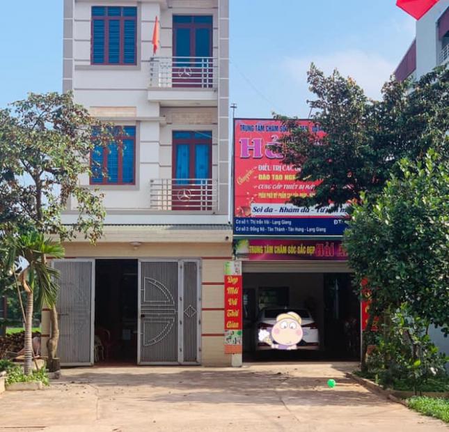 Chính chủ đang muốn bán ngôi nhà và đất 2 lô liền kề Tại xã Tân Hưng - Lạng Giang -Bắc Giang. Liên hệ:0353638889