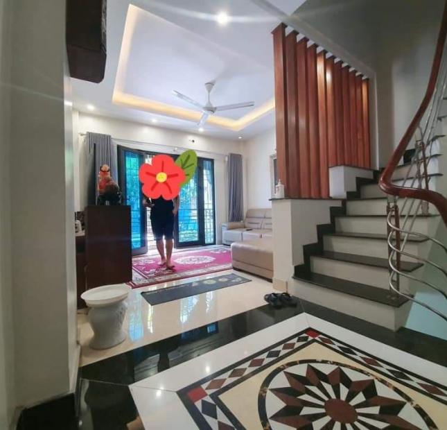 Bán nhà riêng Kim Giang 40m2x5T, nhà đẹp ở ngay gần ô tô, giá nhỉnh 3 tỷ.