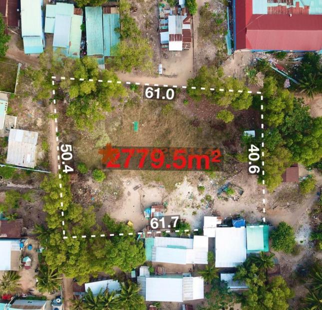 Bán mảnh đất 3 mặt đường trung tâm Bãi Bổn TP Phú Quốc