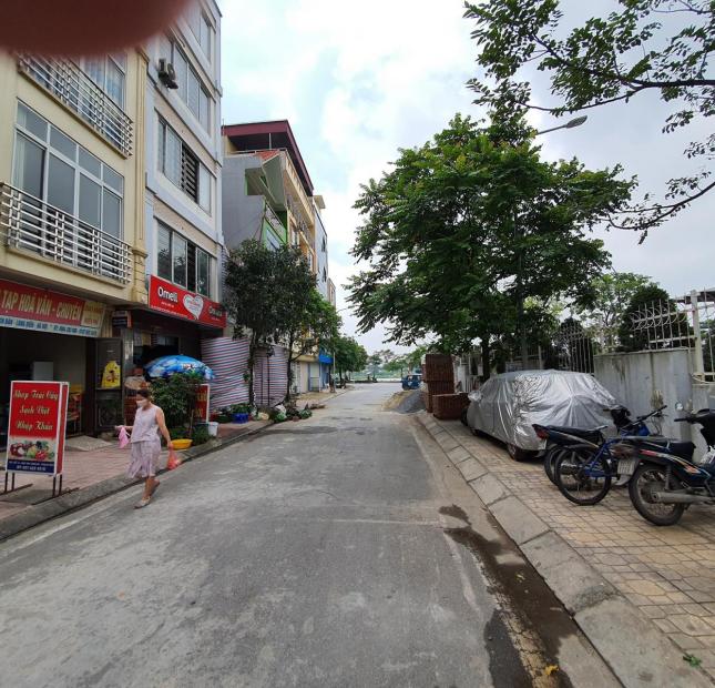 Đất phân lô, ô tô tránh, thoáng trước 2 vỉa hè tại Đường Cổ Linh, Long Biên, Hà Nội.