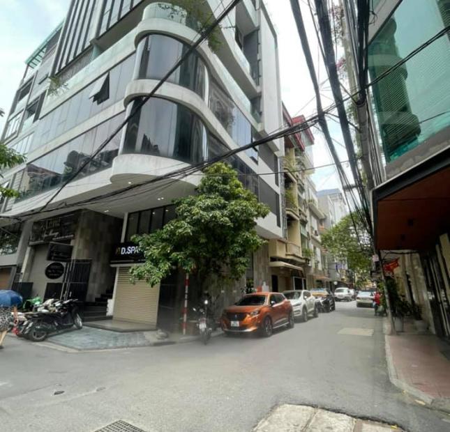Bán nhà phố Nguyên Hồng 65m, mặt tiền 5,5m, giá 19,5 tỷ.
