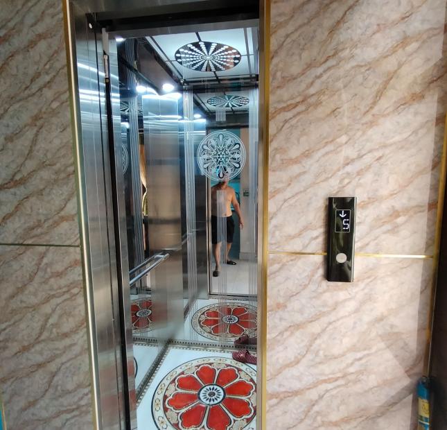 Bán nhà Tô Ngọc Vân, thang máy, ôtô đỗ cửa, hiệu suất khủng 4.2 tỷ.
