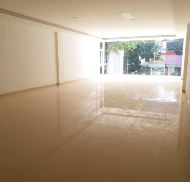 Cho thuê nhà mặt phố Quang Trung, 120mx 4T, thông sàn làm showroom, văn phòng.