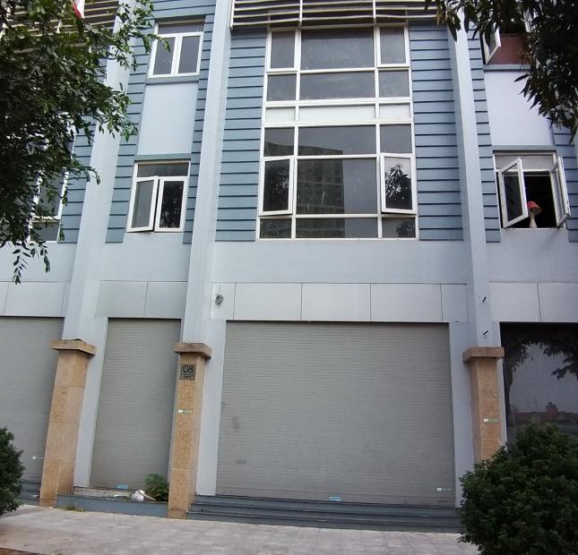 Cho thuê nhà mặt đường khu Lê Văn Lương, 70mx 5T, thông sàn làm văn phòng, showroom