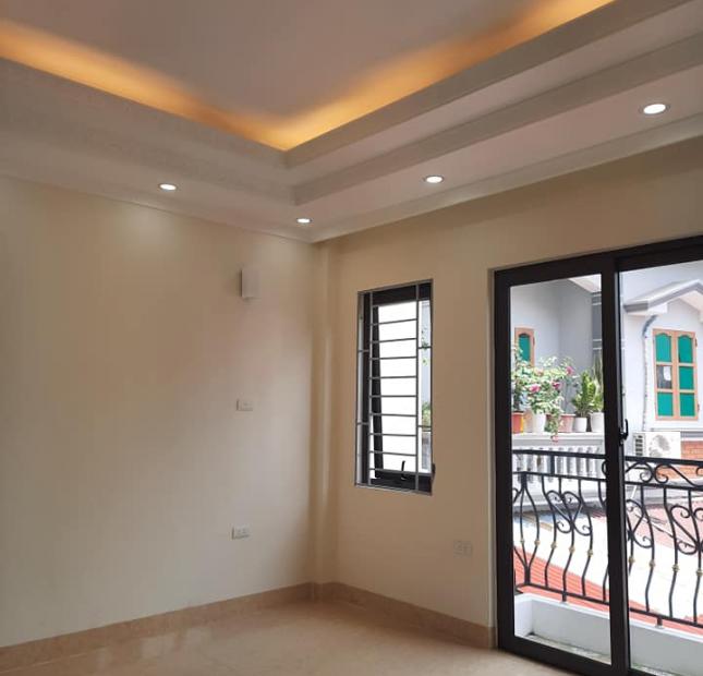 Nhỉnh 2 tỷ, Nhà mới 5 tầng 3PN, lô góc tại phường Thượng Thanh, quận Long Biên.