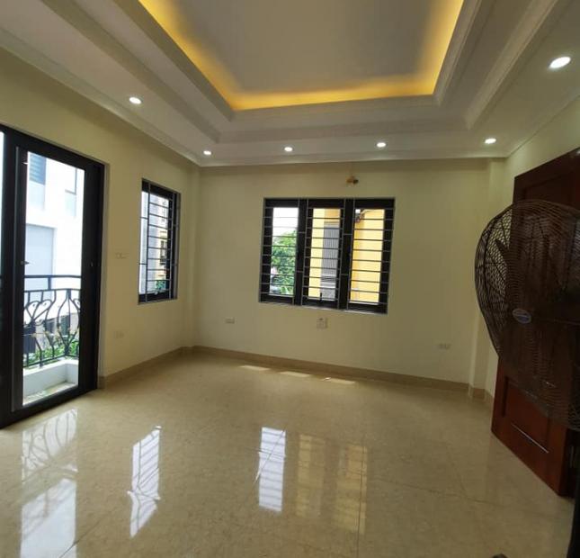 Nhỉnh 2 tỷ, Nhà mới 5 tầng 3PN, lô góc tại phường Thượng Thanh, quận Long Biên.