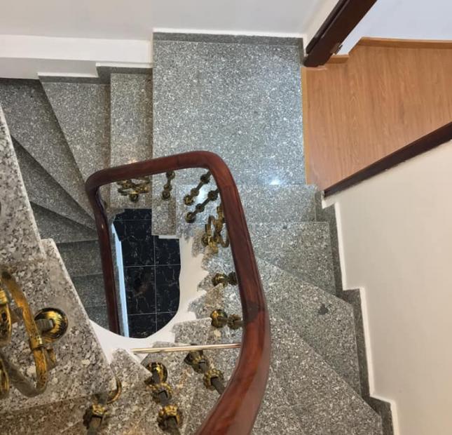 Cần bán nhà riêng đường Minh Khai - Lạc Trung 37m2 5 tầng mt 5m 