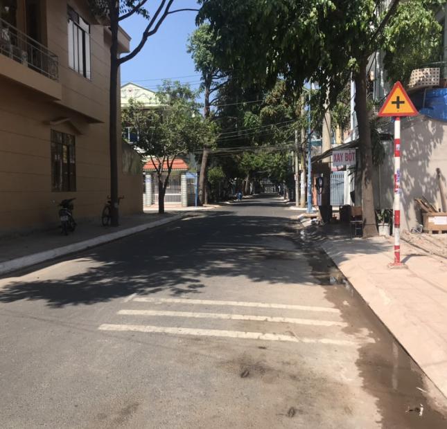 Cần bán lô đất góc 3 mặt tiền đường Lê Hồng Phong nối dài P.Thắng Tam.