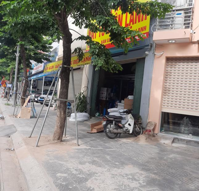 Bán nhà mặt phố Phạm Văn Đồng, 97m2 mặt tiền 5,5m, phố kd sầm uất, giá nhỉnh 200tr/m