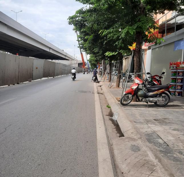 Bán nhà mặt phố Phạm Văn Đồng, 97m2 mặt tiền 5,5m, phố kd sầm uất, giá nhỉnh 200tr/m