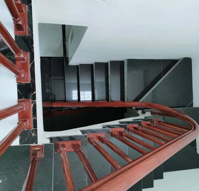 Mai Động- Mới Koong- 6 tầng thang máy- KD sầm uất. Giá 10.7 tỷ.