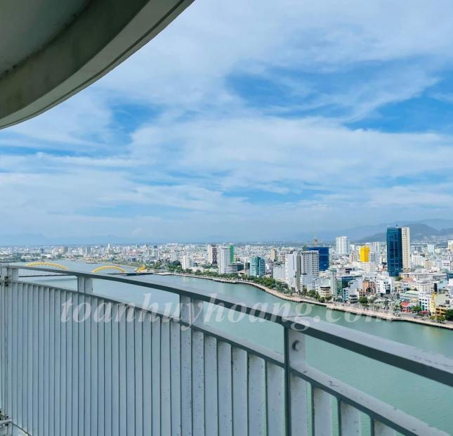 Cho thuê căn hộ cao cấp Azura Tower Đà Nẵng căn hộ tầng cao, view ôm trọn sông Hàn rất đẹp