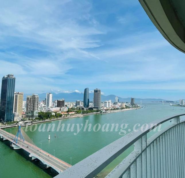 Cho thuê căn hộ cao cấp Azura Tower Đà Nẵng căn hộ tầng cao, view ôm trọn sông Hàn rất đẹp