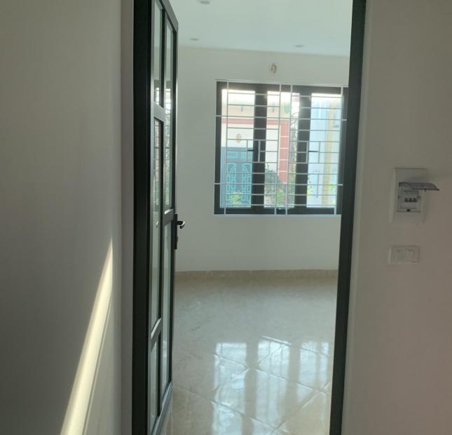 - Cần bán gấp nhà Định Công chỉ gần 2ty về ở ngay nhà 4 tầng mới 33 m2. 