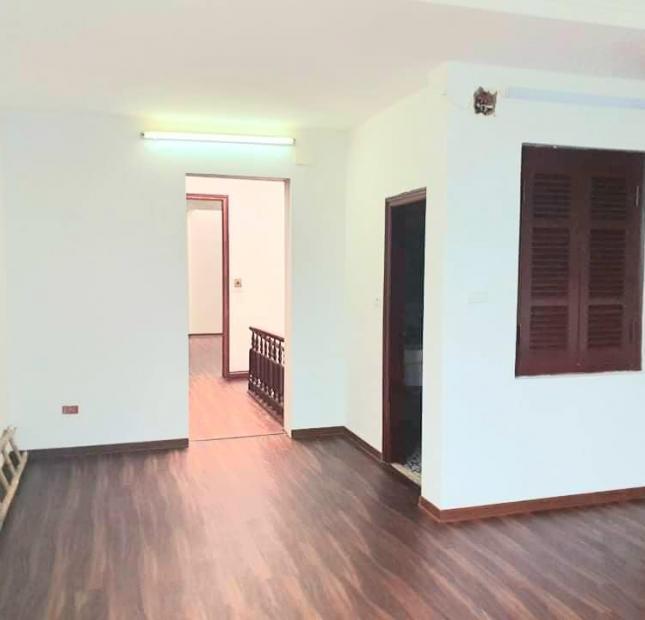 Bán Nhà Chùa Láng, 52m2 Phân Lô , 30 Đến Hồ , Giá Chỉ 7.9 tỷ