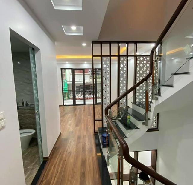 Bán nhà Quận Thanh Xuân, 55m2, nhà đẹp, gần phố, kinh doanh đỉnh, giá 6 tỷ, L/h 0328251386
