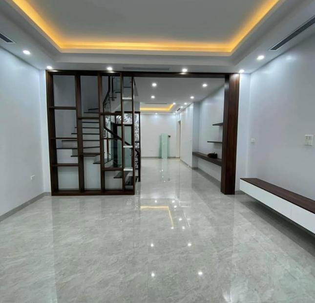 Bán nhà Quận Thanh Xuân, 55m2, nhà đẹp, gần phố, kinh doanh đỉnh, giá 6 tỷ, L/h 0328251386