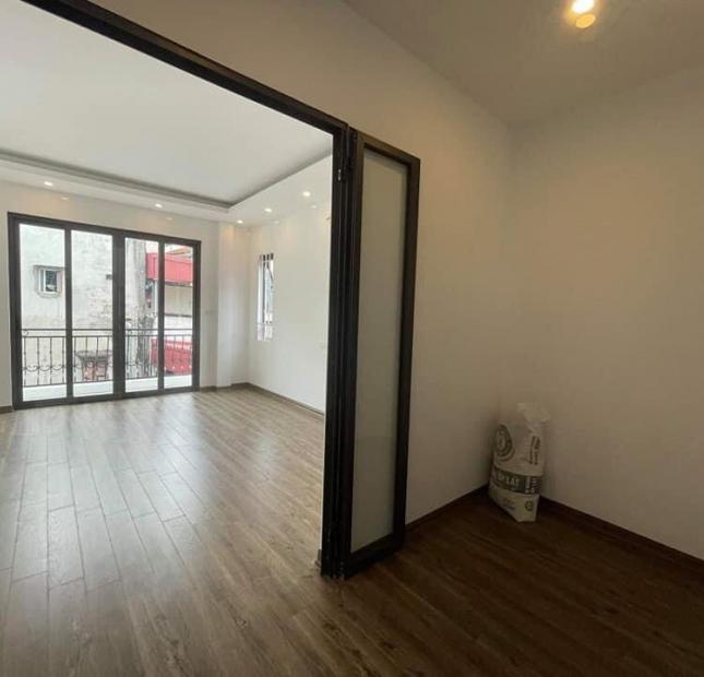 Bán nhà Ngô Tất Tố, Đống Đa, 5 tầng, giá 1,15 tỷ.