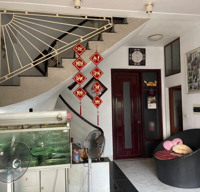 Chính chủ bán nhà ngõ 540 Nguyễn Văn Cừ ô tô tránh, 73m2, MT: 6.7m, SĐCC, 11.8 tỷ