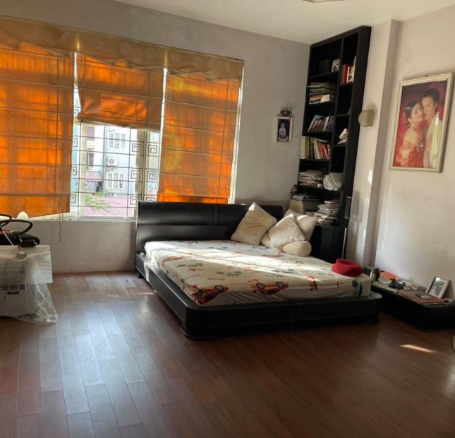 Chính chủ bán nhà ngõ 540 Nguyễn Văn Cừ ô tô tránh, 73m2, MT: 6.7m, SĐCC, 11.8 tỷ