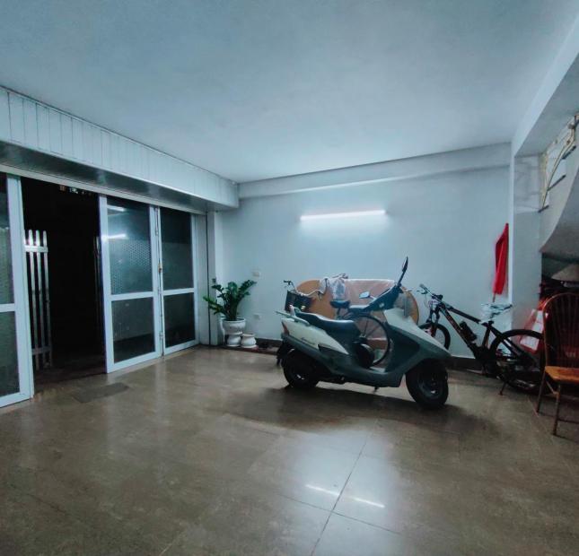 Chính chủ bán nhà ngõ 540 Nguyễn Văn Cừ ô tô tránh, 73m2, MT: 6.7m, SĐCC, 11.8 tỷ