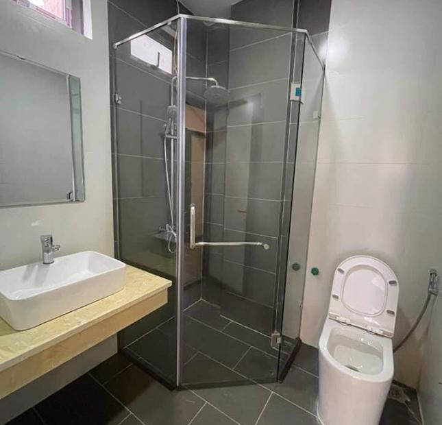 Bán nhà Nguyễn Thái Học, Đống Đa, 5 tầng, giá 1,15 tỷ.