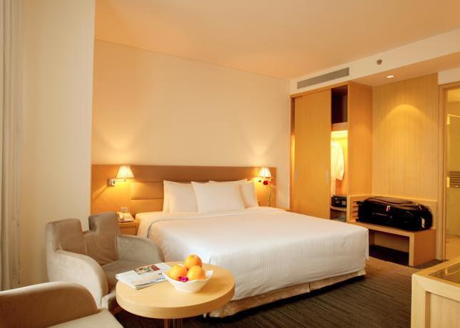 Cho thuê khách sạn 40 phòng góc 2 mặt tiền cách biển Bãi Sau 100m.