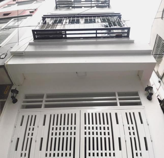 NHÀ HIẾM XUÂN THỦY. VỀ Ở LUÔN. NGÕ TO Ô TÔ VÀO. DT 54m2. GIÁ CỰC HỢP LÝ. LH 0977 717 488