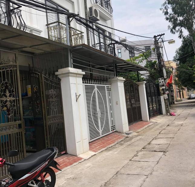 Bán nhà BÁT KHỐI, chỉ sáng không tối, sân để ô tô, 52m2. 4 tỷ