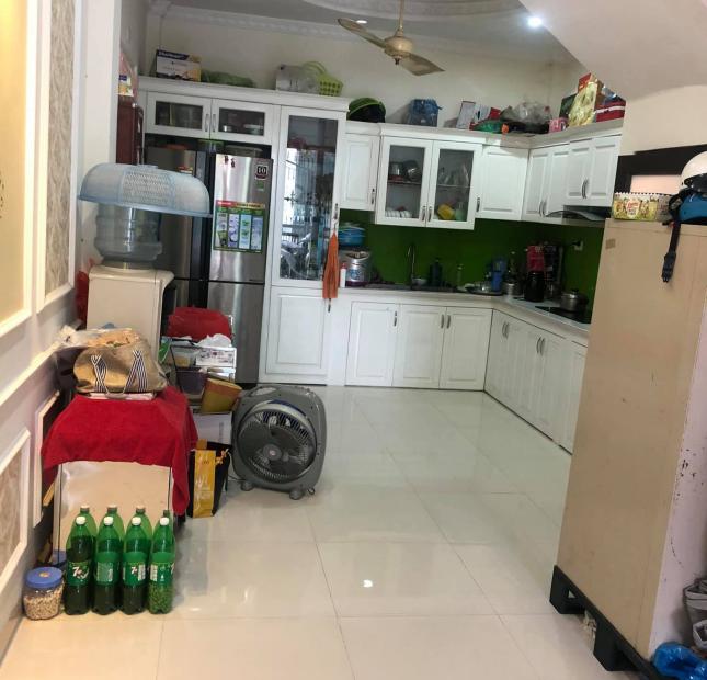 Bán nhà BÁT KHỐI, chỉ sáng không tối, sân để ô tô, 52m2. 4 tỷ