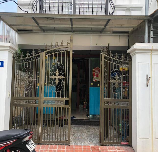 Bán nhà BÁT KHỐI, chỉ sáng không tối, sân để ô tô, 52m2. 4 tỷ