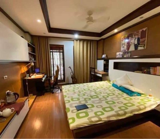 Bán mảnh đất Liễu Giai, lô góc, 220m2, mt 29m, 0906626679