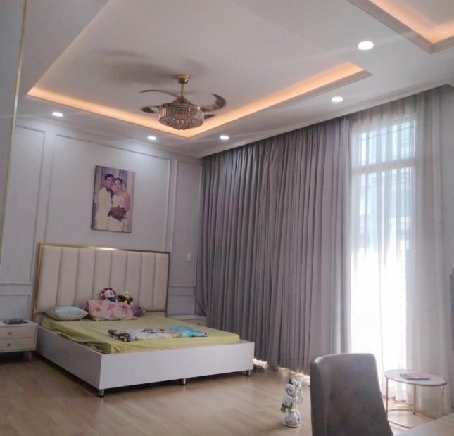 Bán nhà đẹp hẻm thông, tặng toàn bộ nội thất, gần chợ Lê Hồng Phong, Q10, 55 m2, 6.5 tỷ.