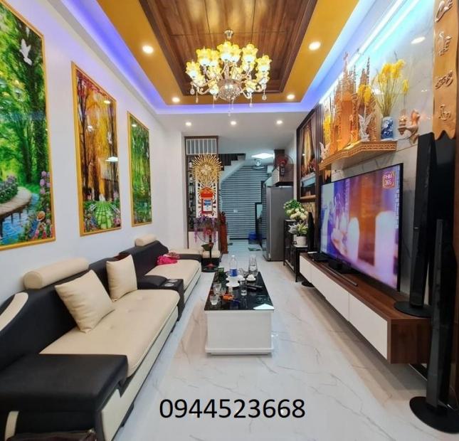 Bán nhà đẹp ngõ 153 Thanh Nhàn 37m2 5 tầng 2.8 tỷ Call: 0969568293